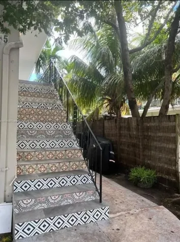 7035 Rue Granville Miami Beach FL 33141