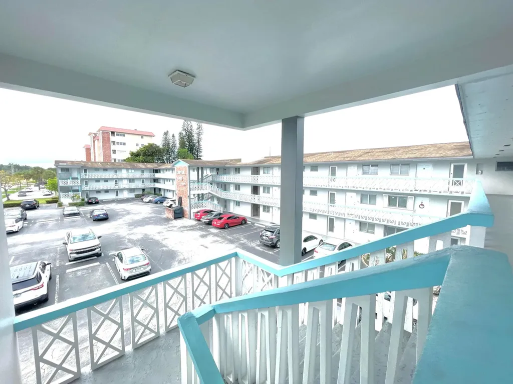 1021 Crystal Lake Drive Deerfield Beach FL 33064