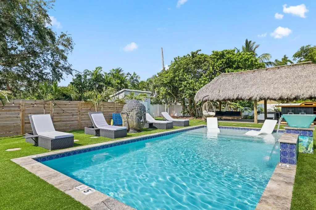 1646 NE 3rd Avenue Delray Beach FL 33444