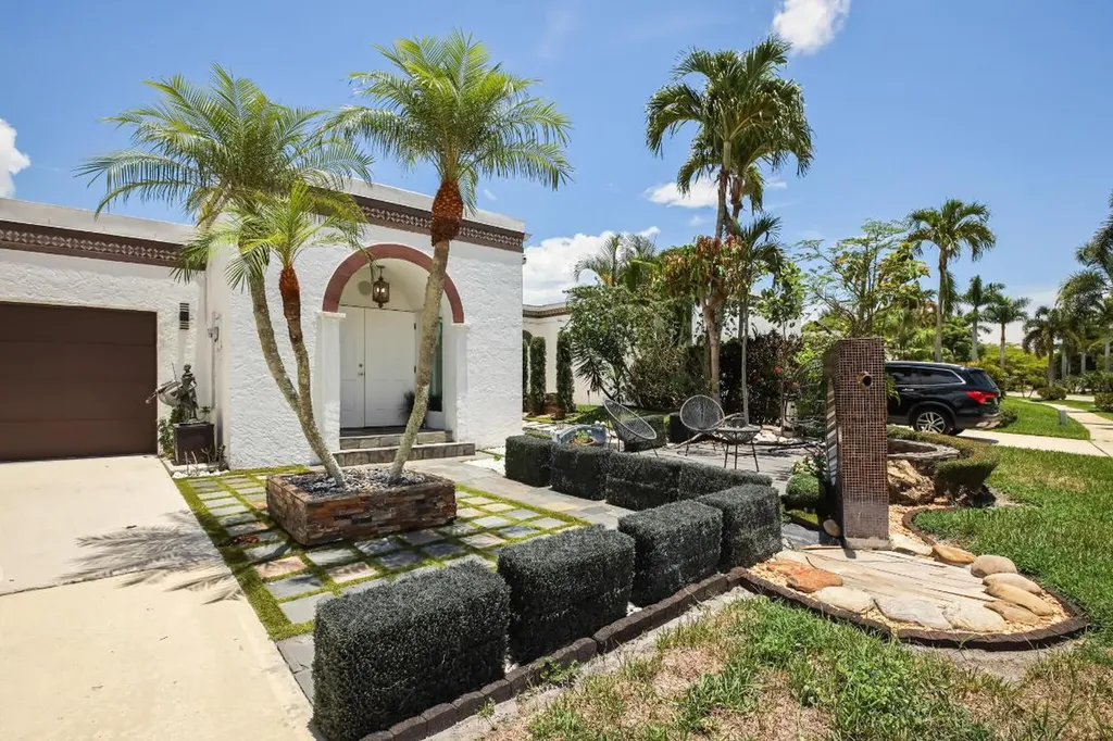 6590 Fountains Circle Lake Worth FL 33467