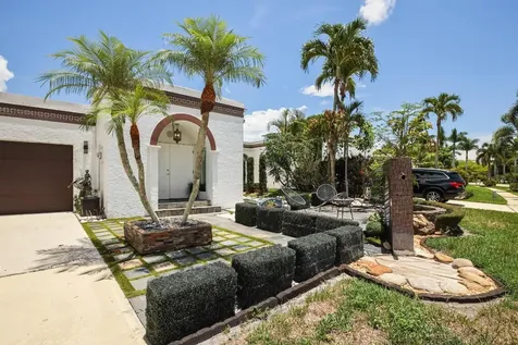 6590 Fountains Circle Lake Worth FL 33467