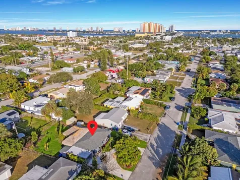 236 W 24th Street Riviera Beach FL 33404