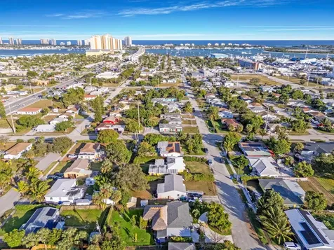 236 W 24th Street Riviera Beach FL 33404
