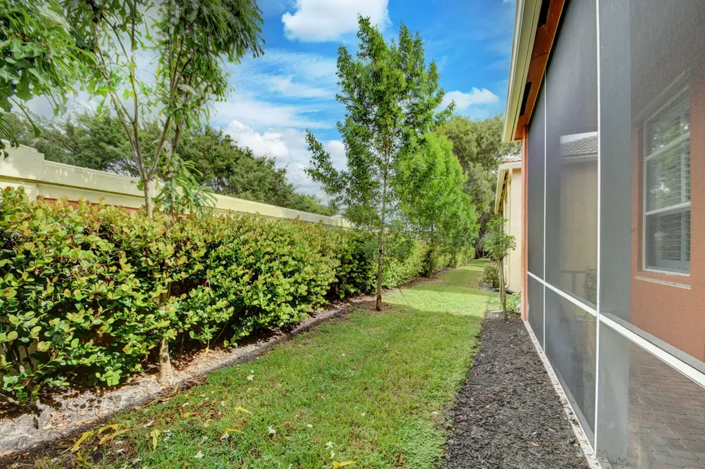 9925 Via Elegante Wellington FL 33411