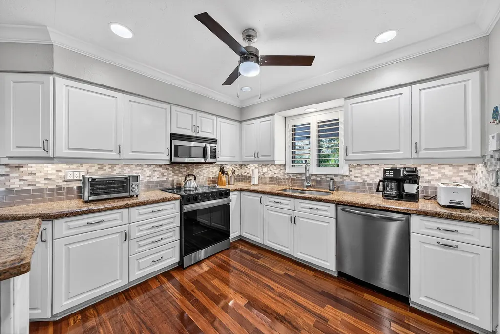 2081 NE 25th Street Lighthouse Point FL 33064