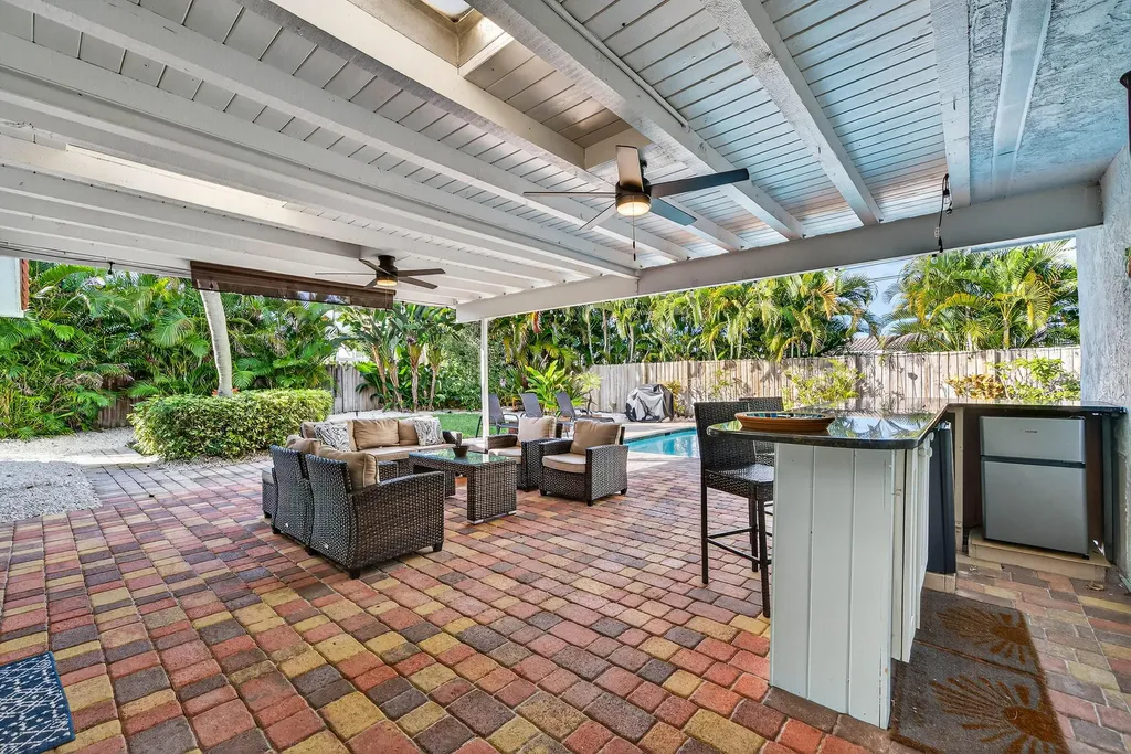 2081 NE 25th Street Lighthouse Point FL 33064