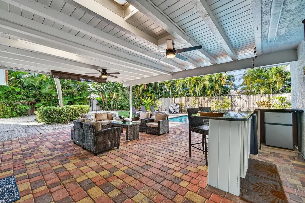 2081 NE 25th Street Lighthouse Point FL 33064