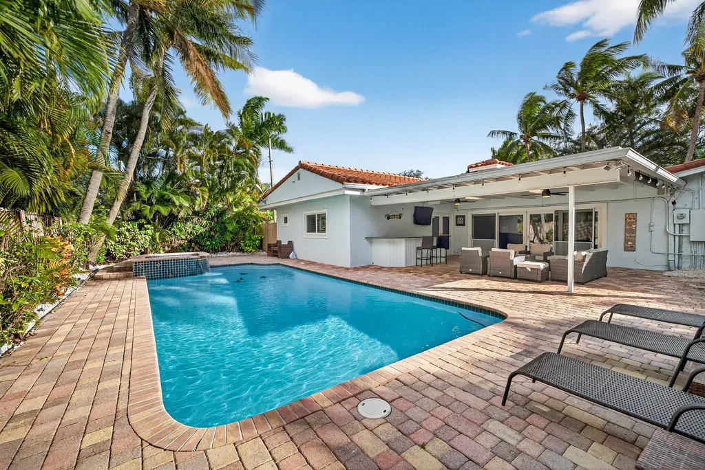 2081 NE 25th Street Lighthouse Point FL 33064