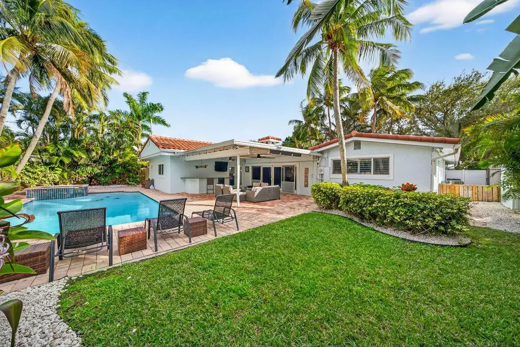 2081 NE 25th Street Lighthouse Point FL 33064