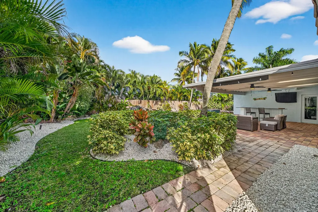 2081 NE 25th Street Lighthouse Point FL 33064