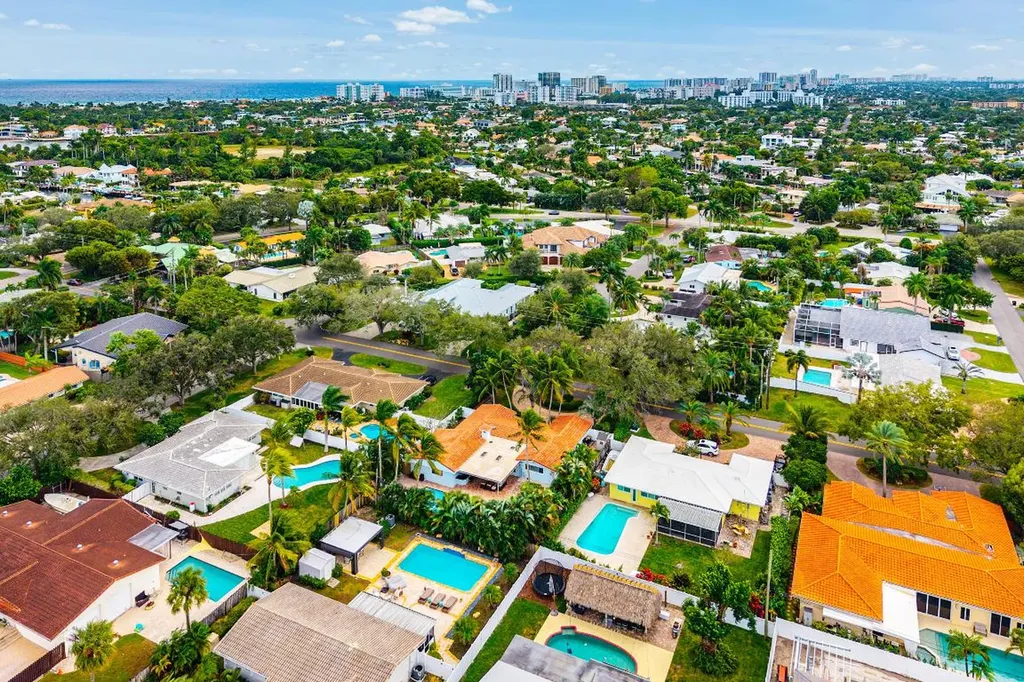2081 NE 25th Street Lighthouse Point FL 33064