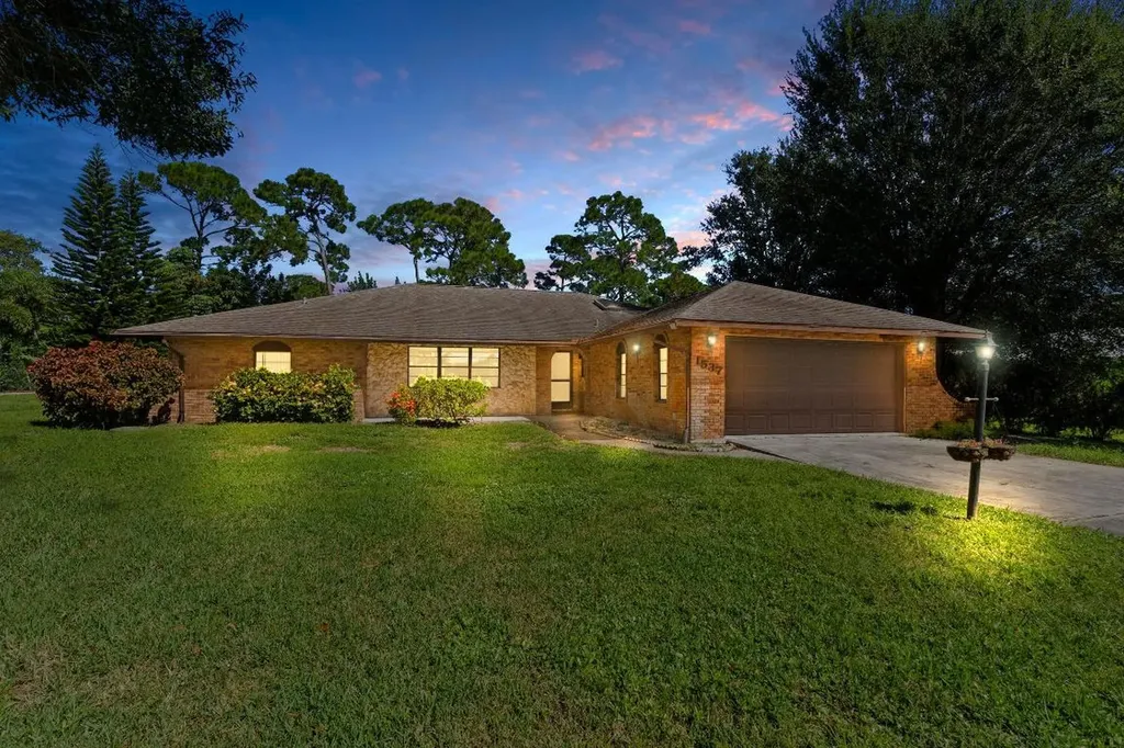1537 SE Blockton Avenue Port St Lucie FL 34952