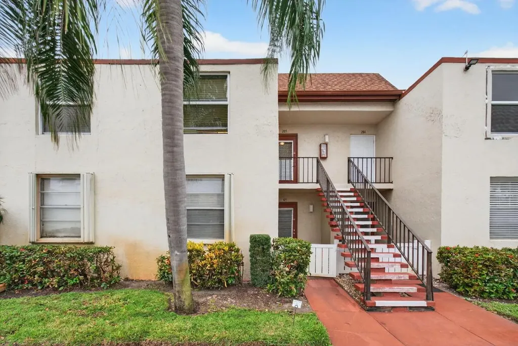 10 Willowbrook Delray Beach FL 33446