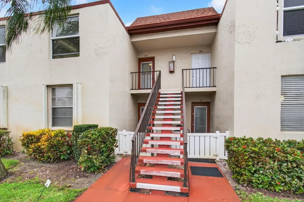 10 Willowbrook Delray Beach FL 33446
