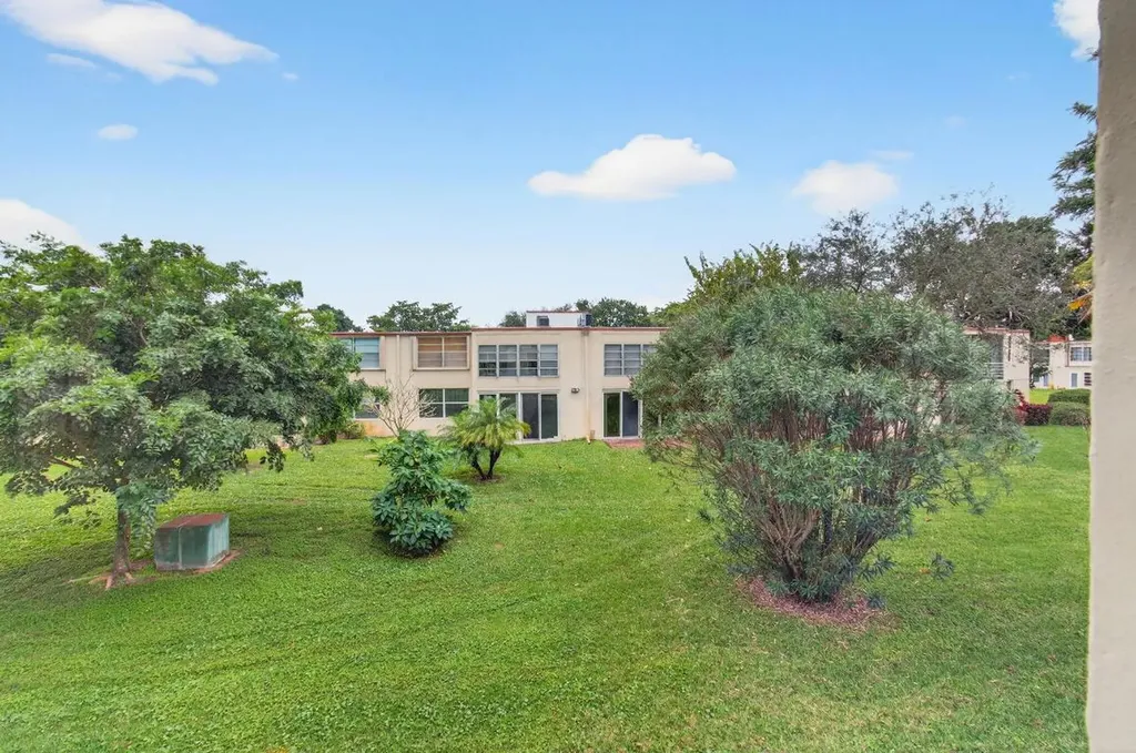 10 Willowbrook Delray Beach FL 33446