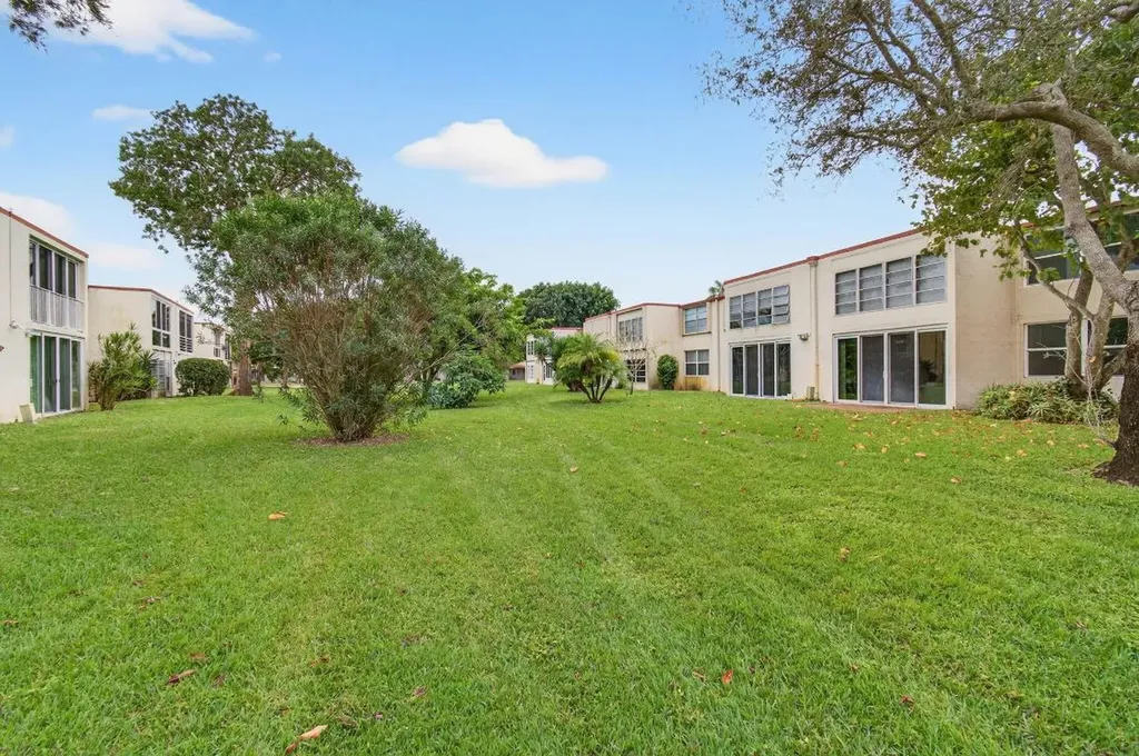 10 Willowbrook Delray Beach FL 33446