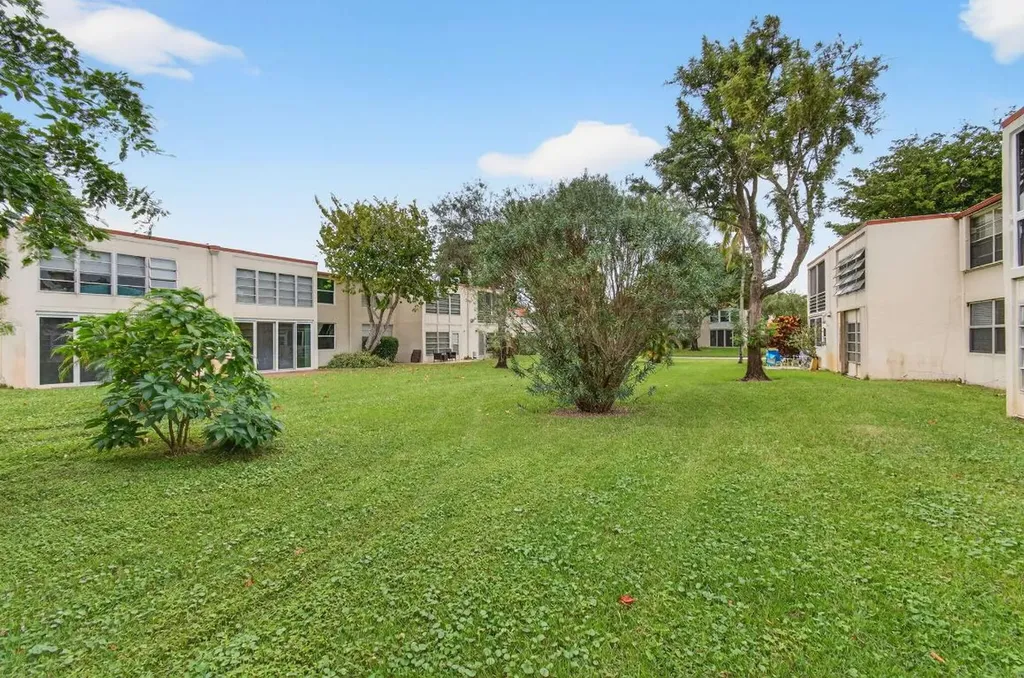 10 Willowbrook Delray Beach FL 33446