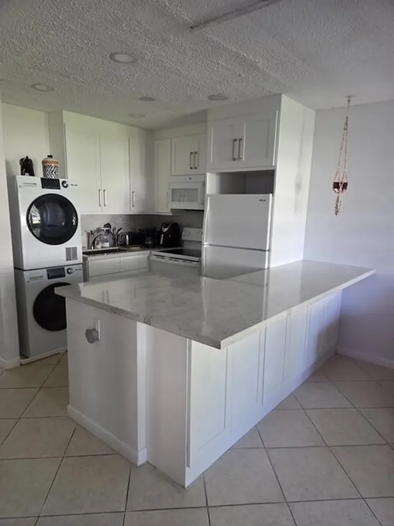 460 Horizons W Boynton Beach FL 33435