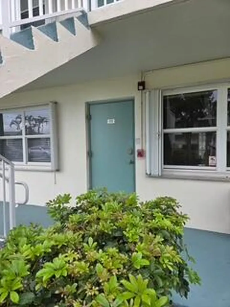 460 Horizons W Boynton Beach FL 33435