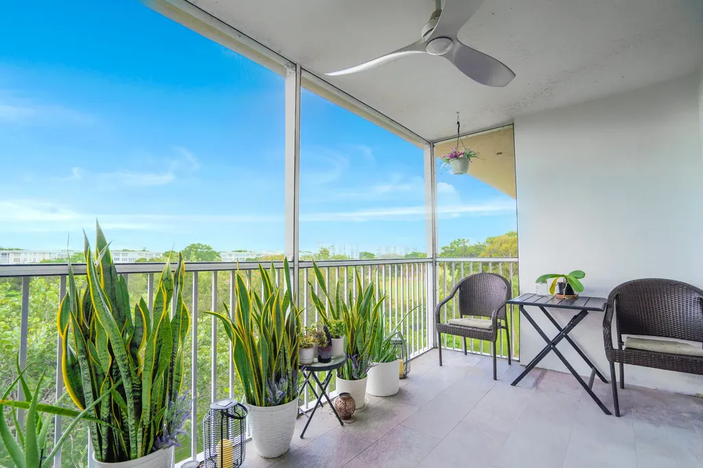 3900 Oaks Clubhouse Drive Pompano Beach FL 33069