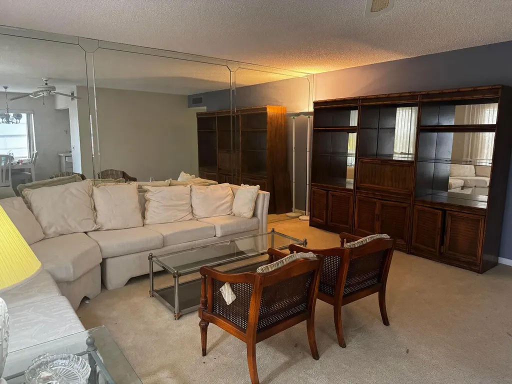 478 Flanders J Delray Beach FL 33484