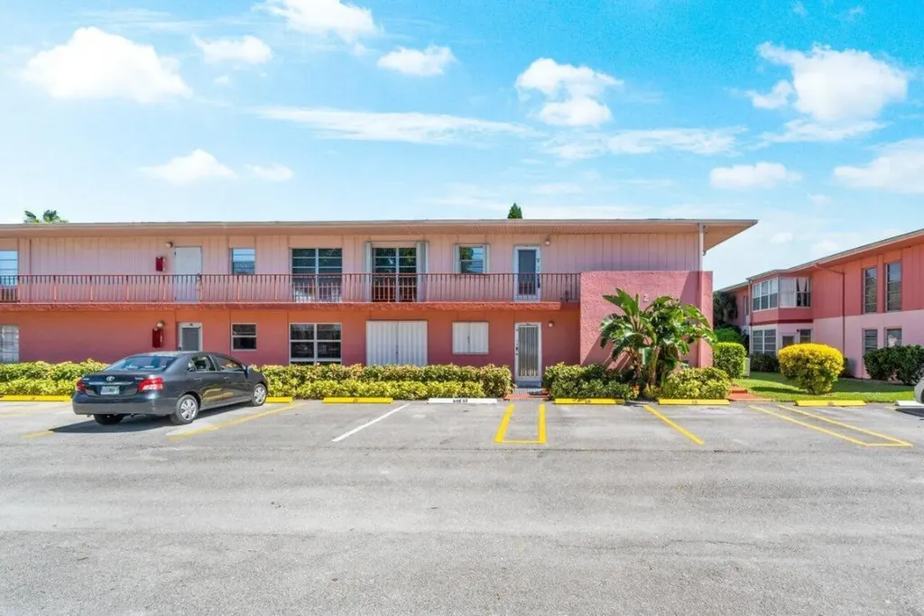 2 Golfs Edge West Palm Beach FL 33417