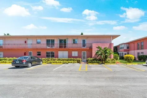 2 Golfs Edge West Palm Beach FL 33417
