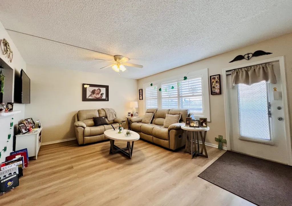 334 Southampton B West Palm Beach FL 33417