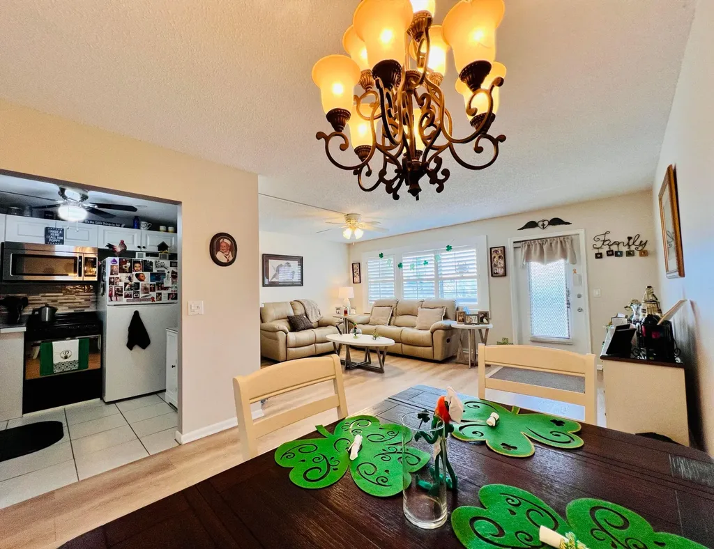 334 Southampton B West Palm Beach FL 33417