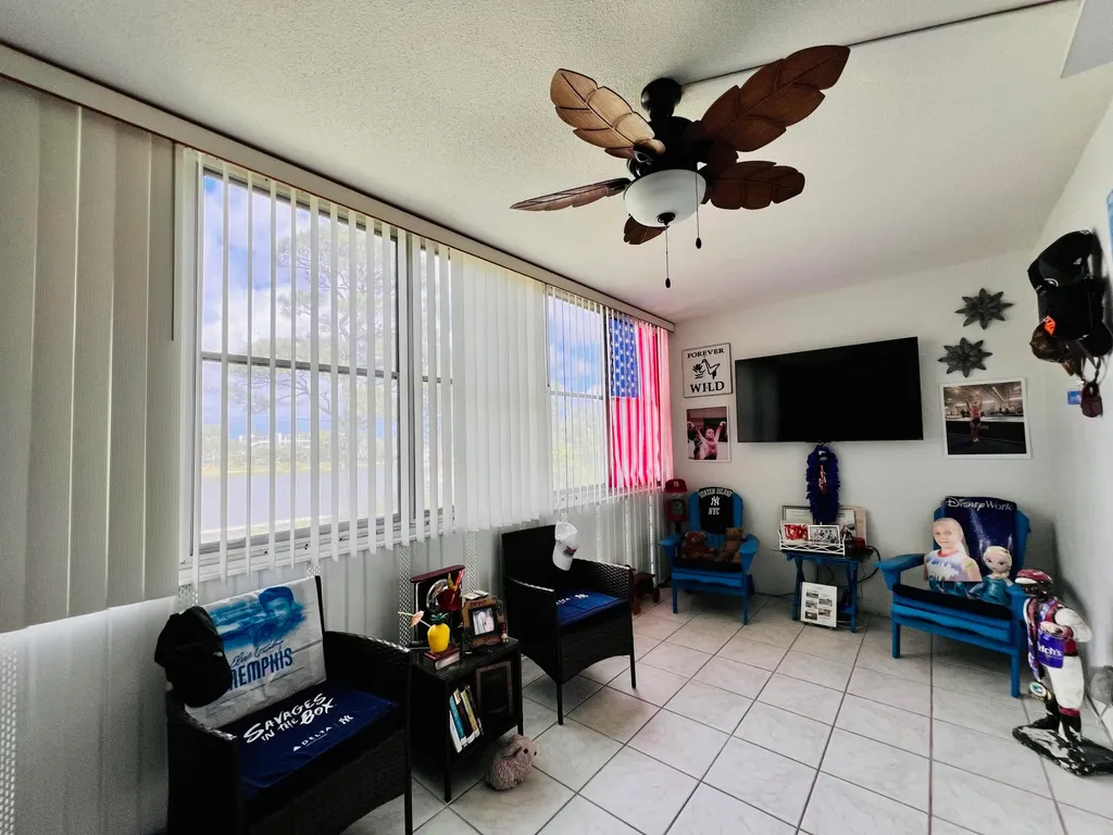 334 Southampton B West Palm Beach FL 33417
