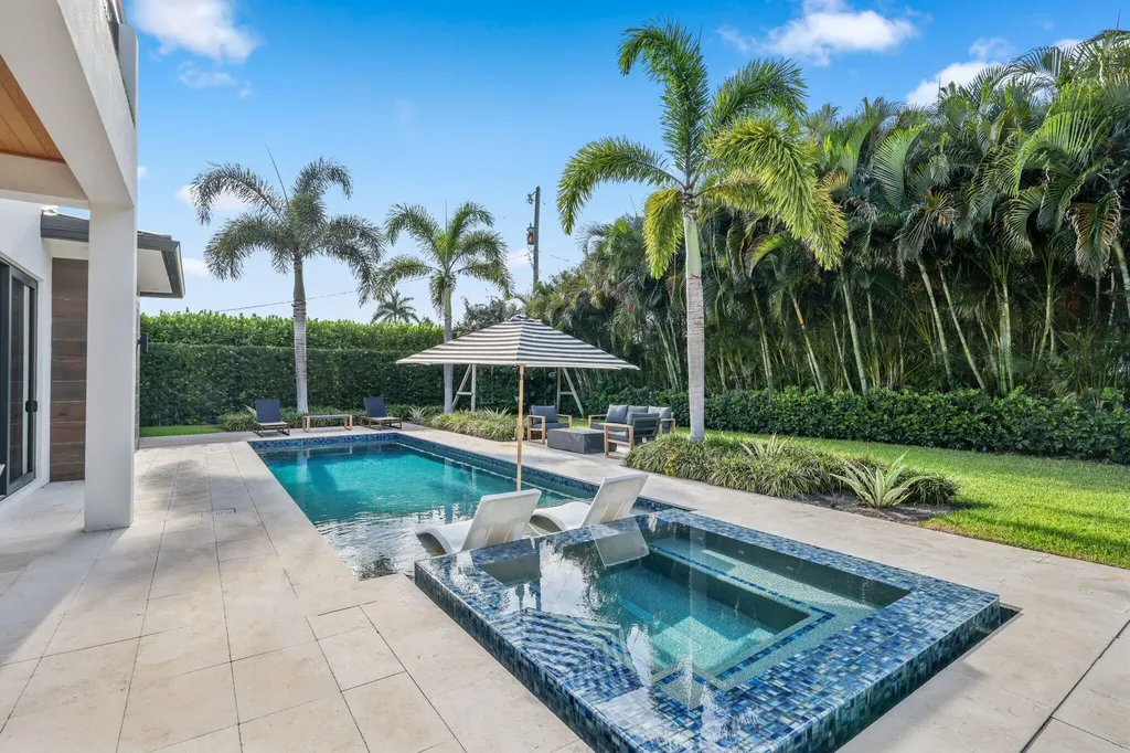 525 Whispering Pines Road Boynton Beach FL 33435