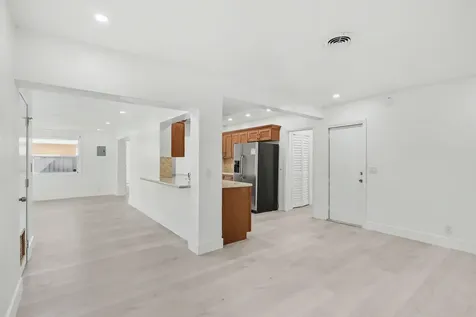 4005 NW 76th Avenue Coral Springs FL 33065