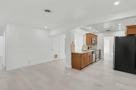 4005 NW 76th Avenue Coral Springs FL 33065