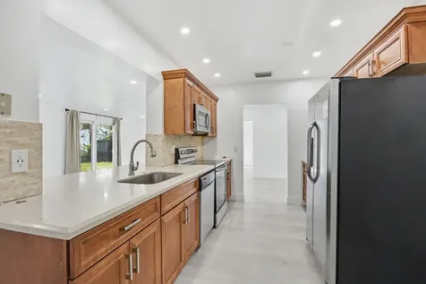 4005 NW 76th Avenue Coral Springs FL 33065