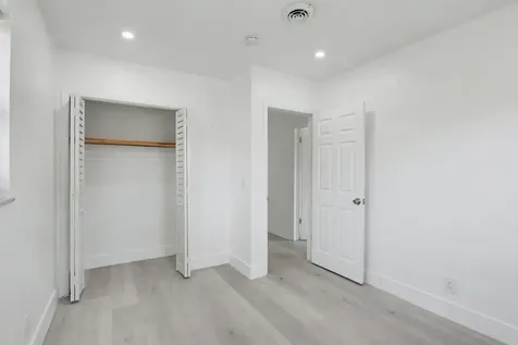 4005 NW 76th Avenue Coral Springs FL 33065