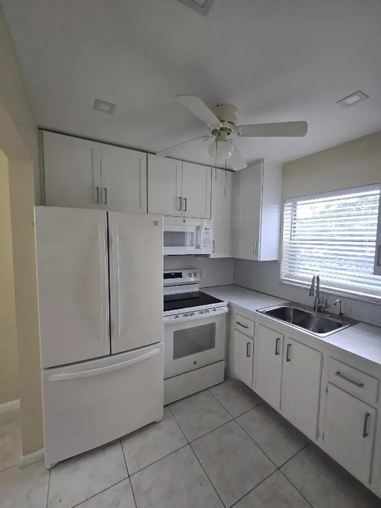 17 Cambridge A West Palm Beach FL 33417