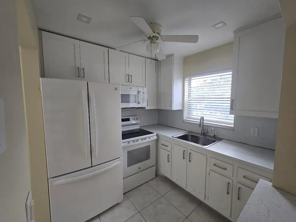 17 Cambridge A West Palm Beach FL 33417