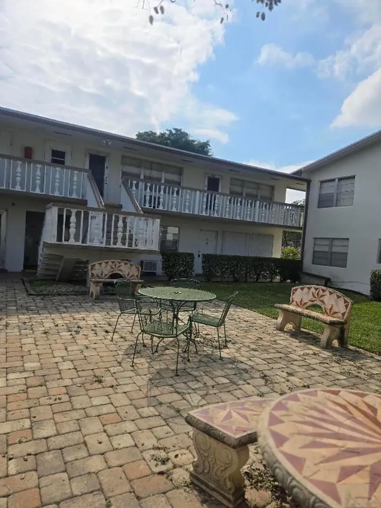 17 Cambridge A West Palm Beach FL 33417