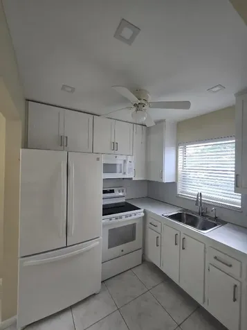 17 Cambridge A West Palm Beach FL 33417
