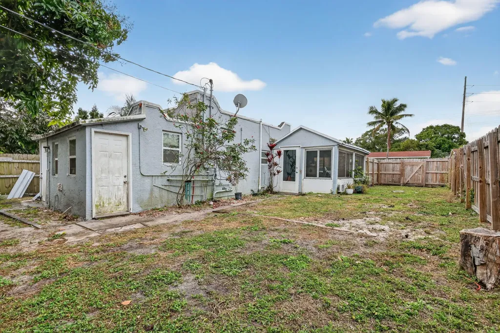 618 S Pine Street Lake Worth Beach FL 33460