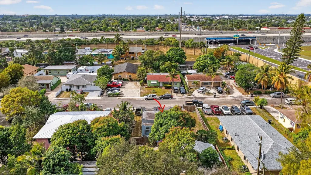 618 S Pine Street Lake Worth Beach FL 33460