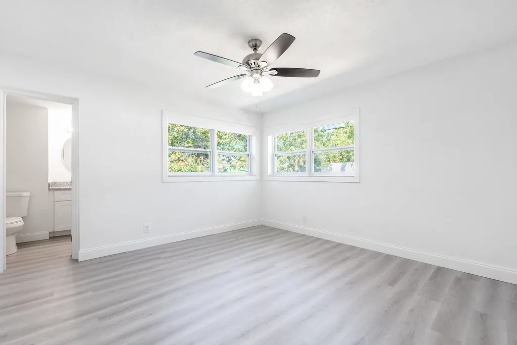 1040 Long Island Avenue Fort Lauderdale FL 33312