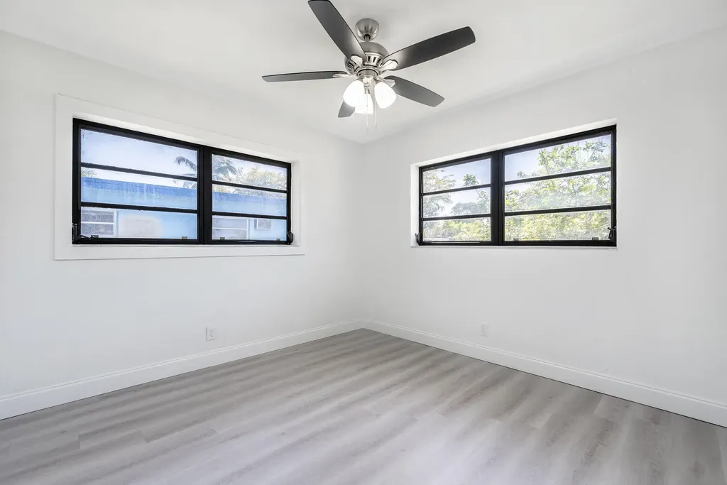 1040 Long Island Avenue Fort Lauderdale FL 33312