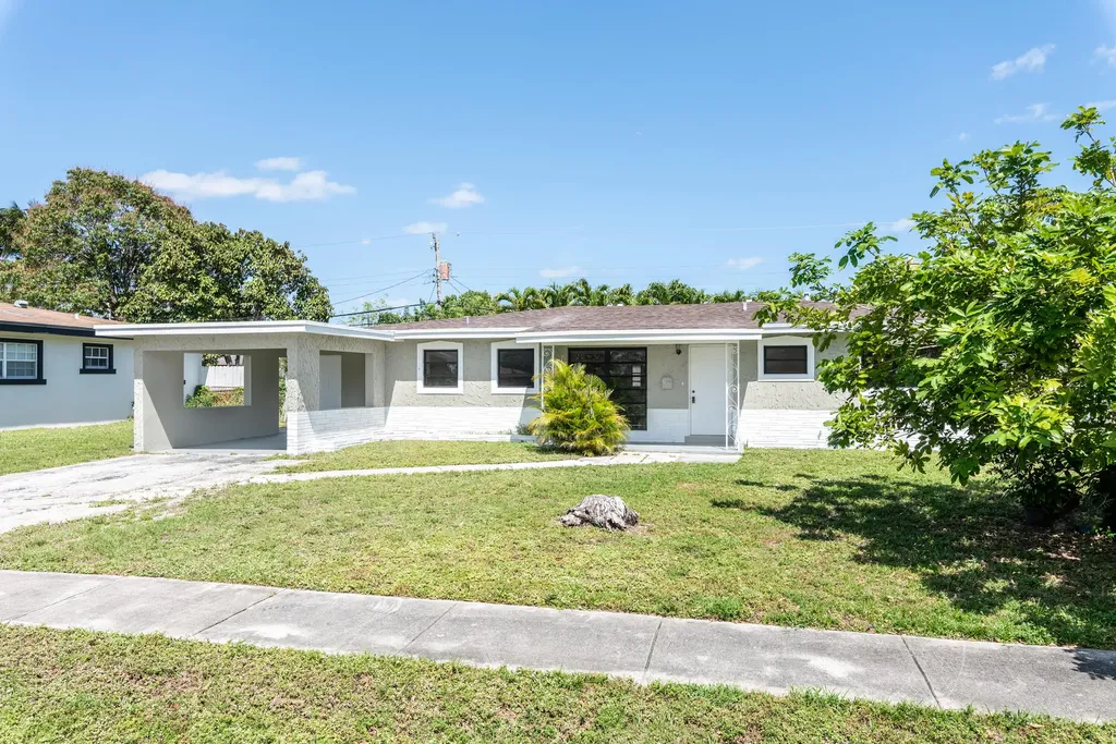 1040 Long Island Avenue Fort Lauderdale FL 33312