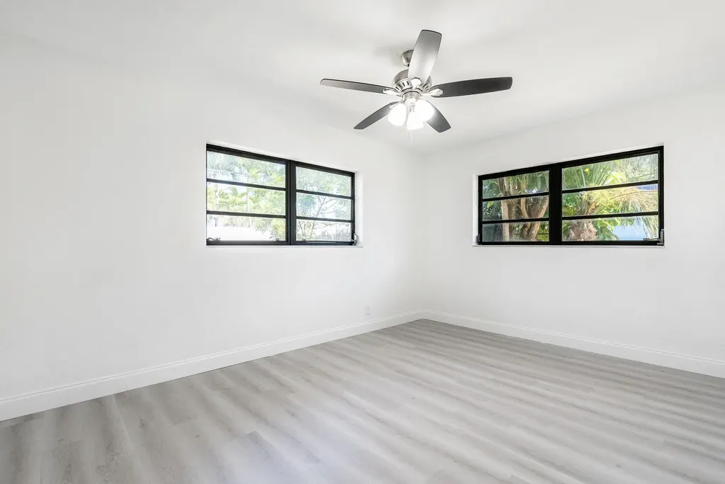 1040 Long Island Avenue Fort Lauderdale FL 33312