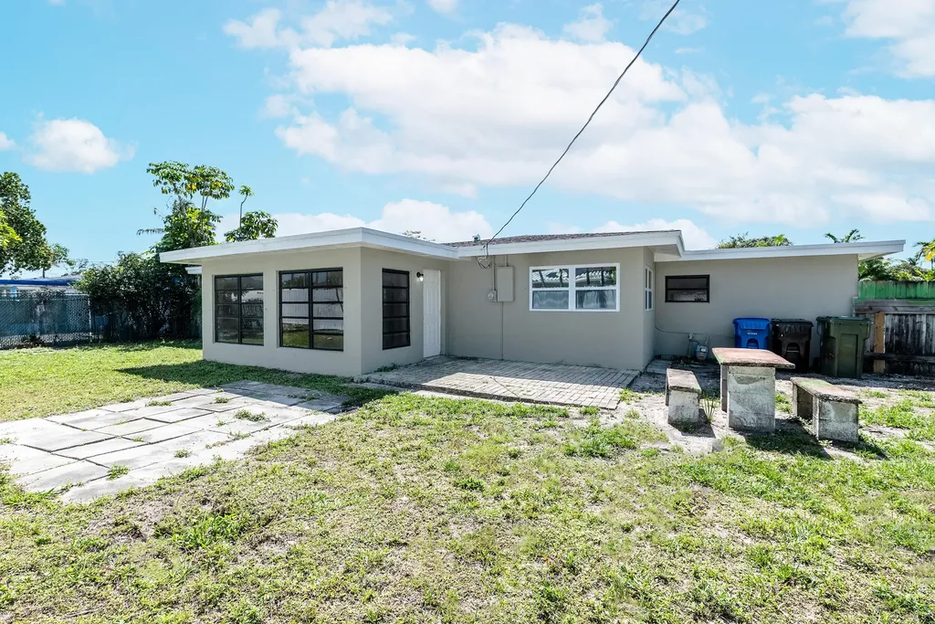 1040 Long Island Avenue Fort Lauderdale FL 33312