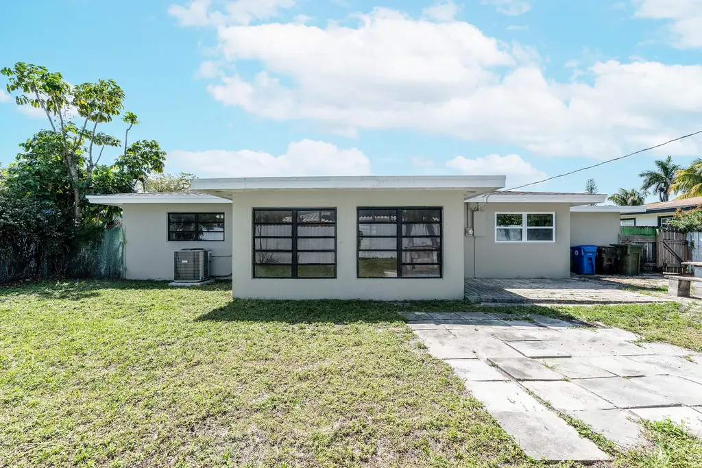 1040 Long Island Avenue Fort Lauderdale FL 33312
