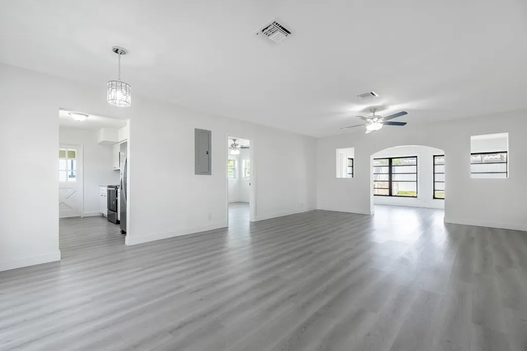 1040 Long Island Avenue Fort Lauderdale FL 33312