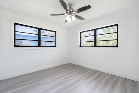1040 Long Island Avenue Fort Lauderdale FL 33312