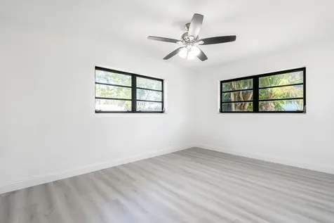1040 Long Island Avenue Fort Lauderdale FL 33312